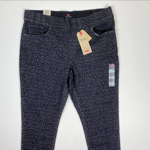 Levi's Denim - NWT Levi's Leopard Print Pull On Jeggings